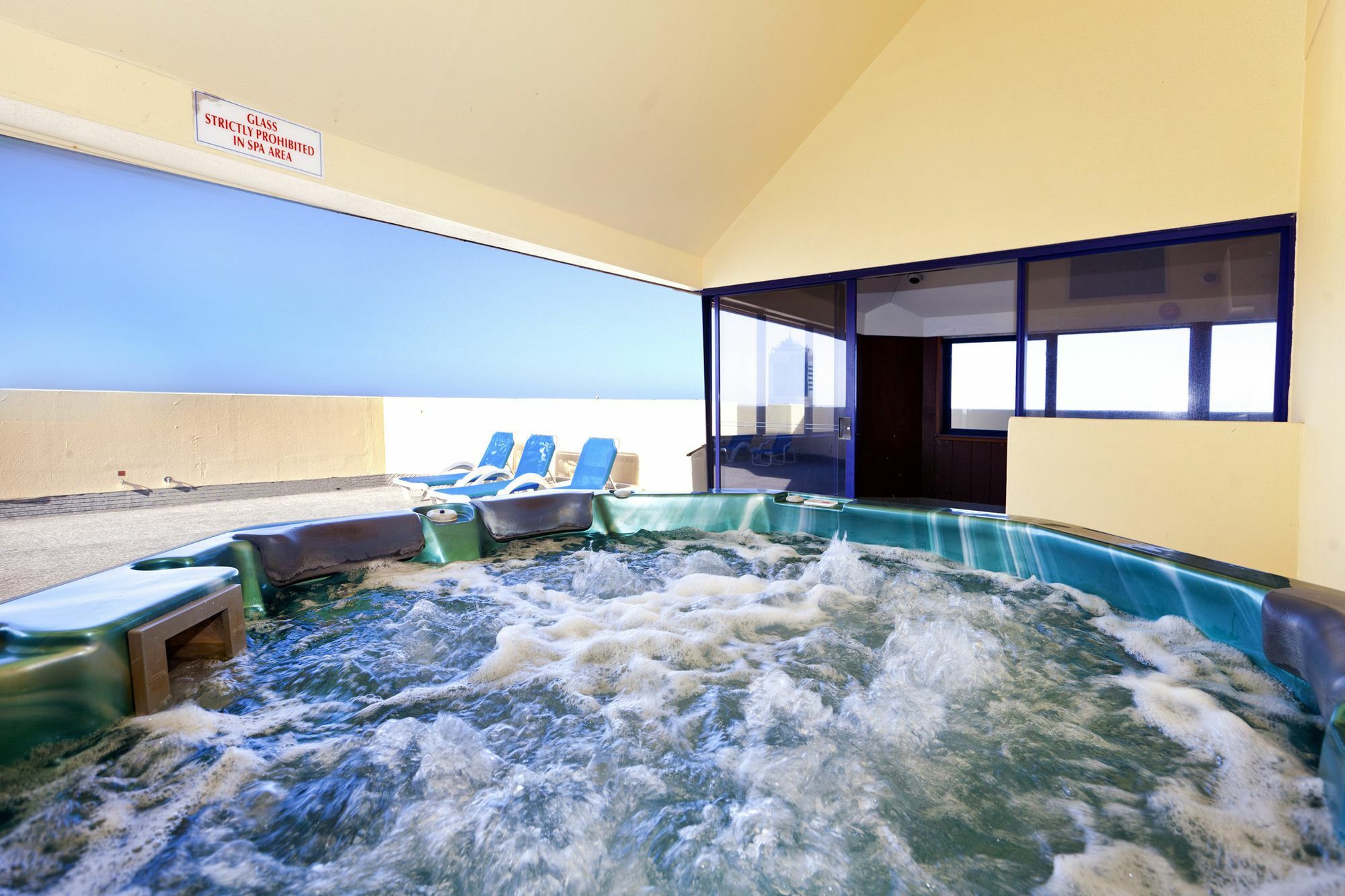 Surf Regency Aparthotel Gold Coast Bagian luar foto